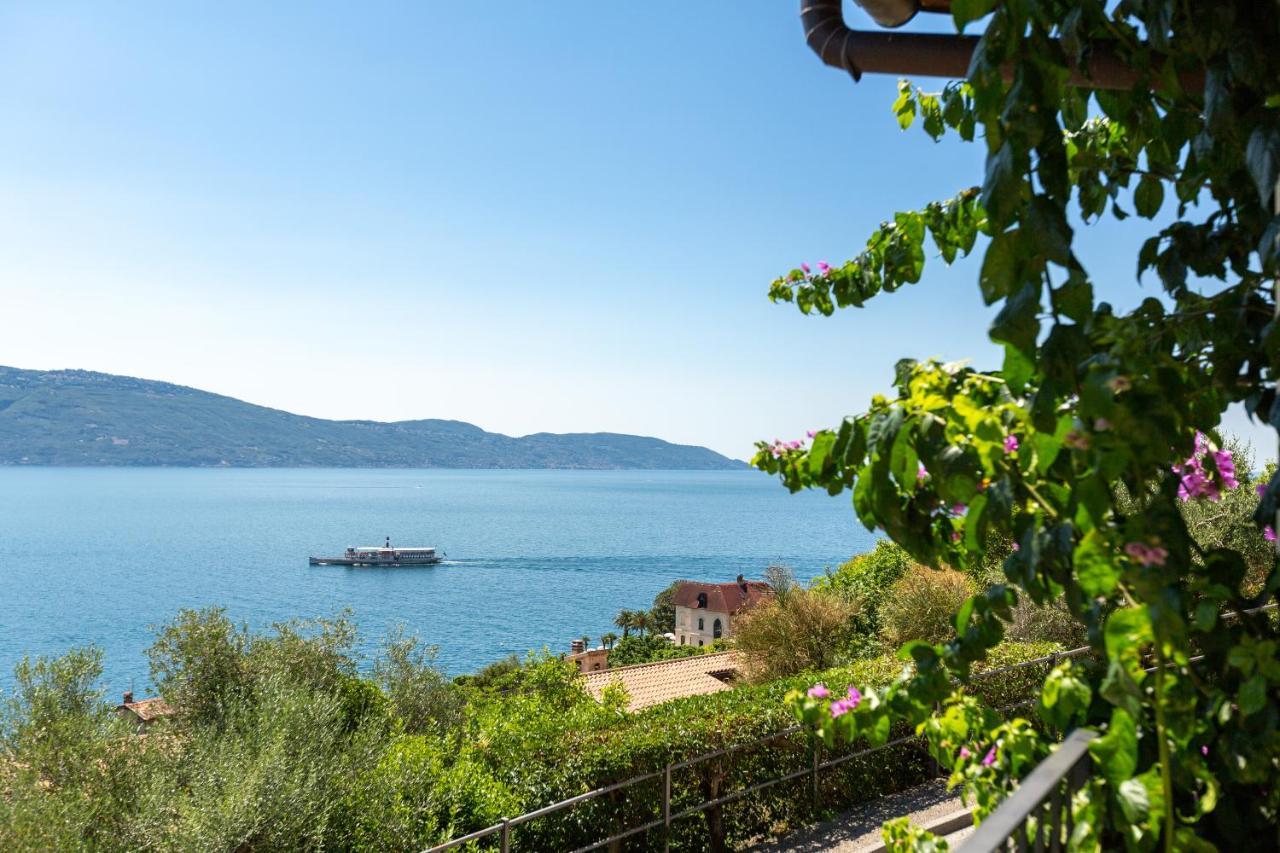 Hotel Meandro - Lake View Gargnano Bagian luar foto