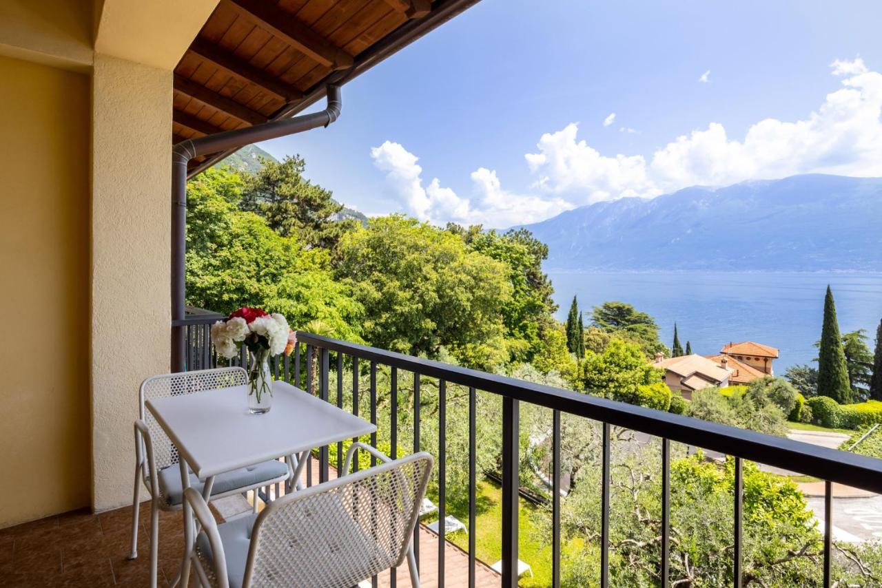 Hotel Meandro - Lake View Gargnano Bagian luar foto