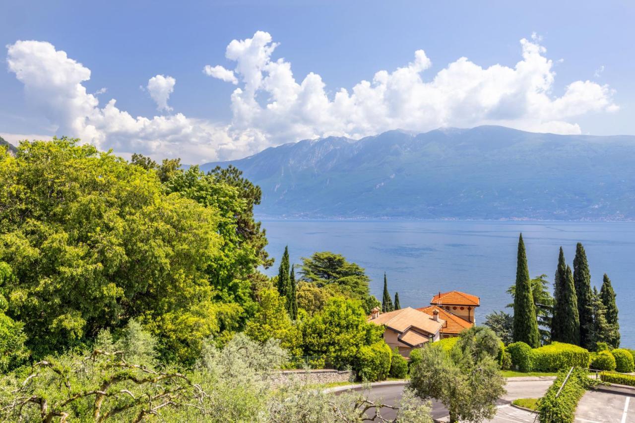 Hotel Meandro - Lake View Gargnano Bagian luar foto