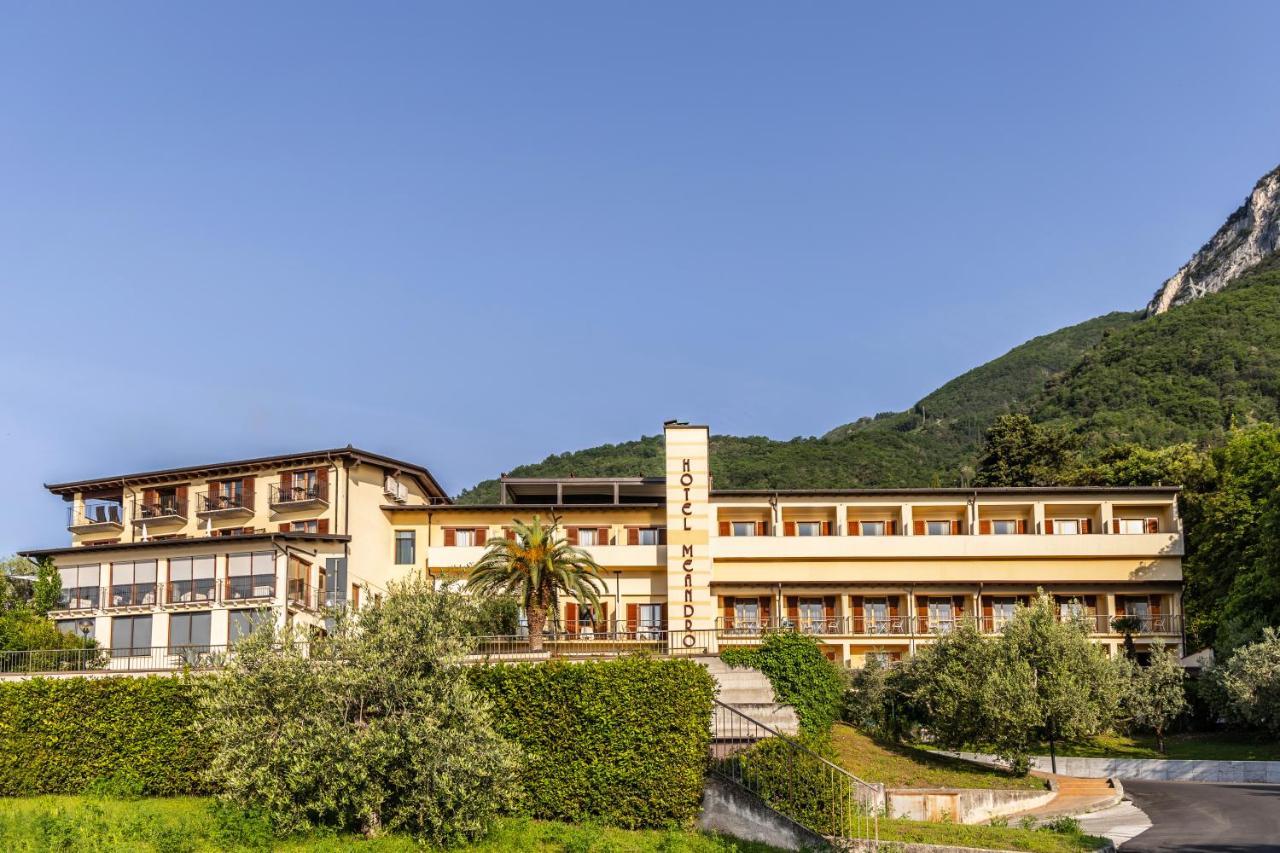 Hotel Meandro - Lake View Gargnano Bagian luar foto