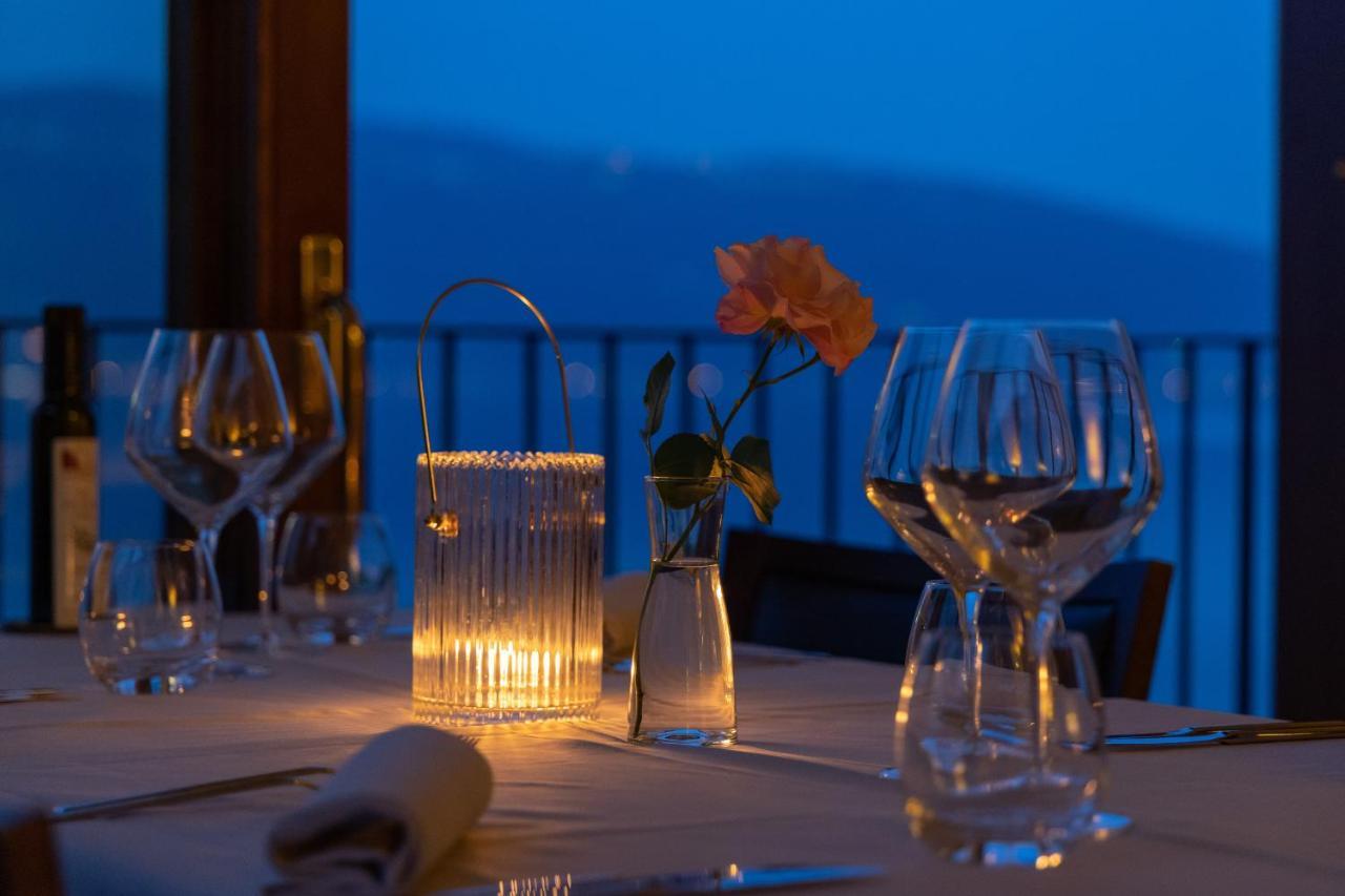 Hotel Meandro - Lake View Gargnano Bagian luar foto