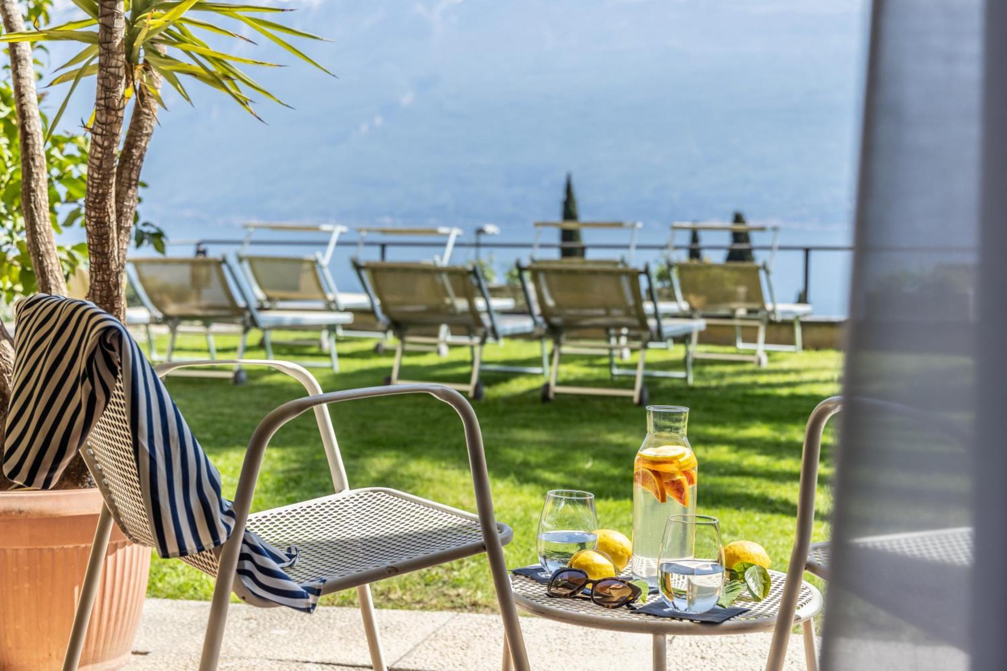 Hotel Meandro - Lake View Gargnano Bagian luar foto