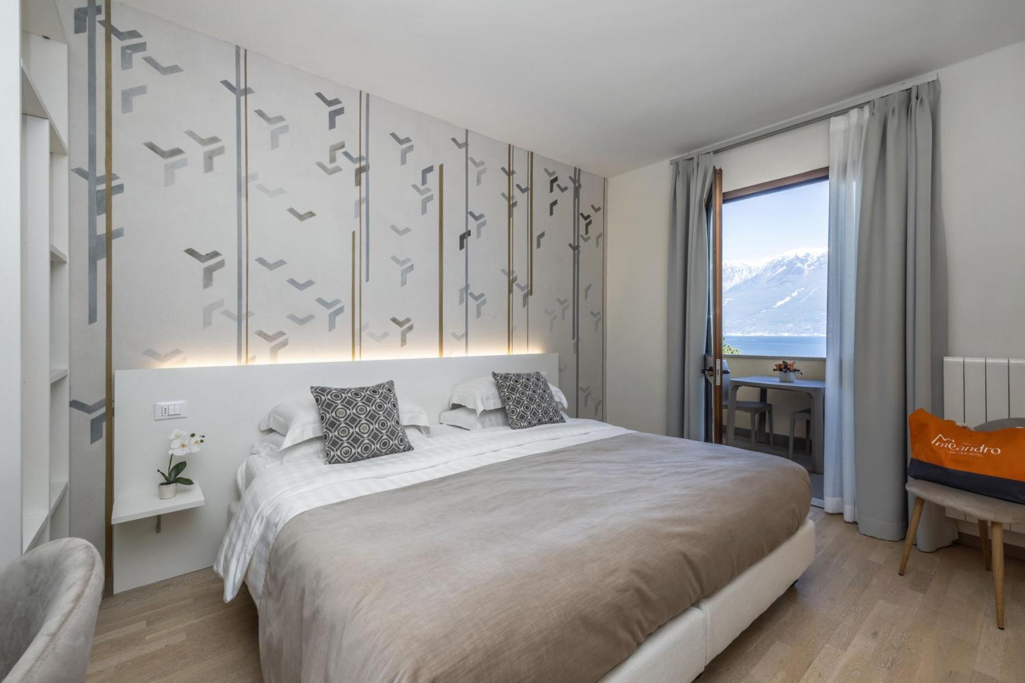 Hotel Meandro - Lake View Gargnano Bagian luar foto