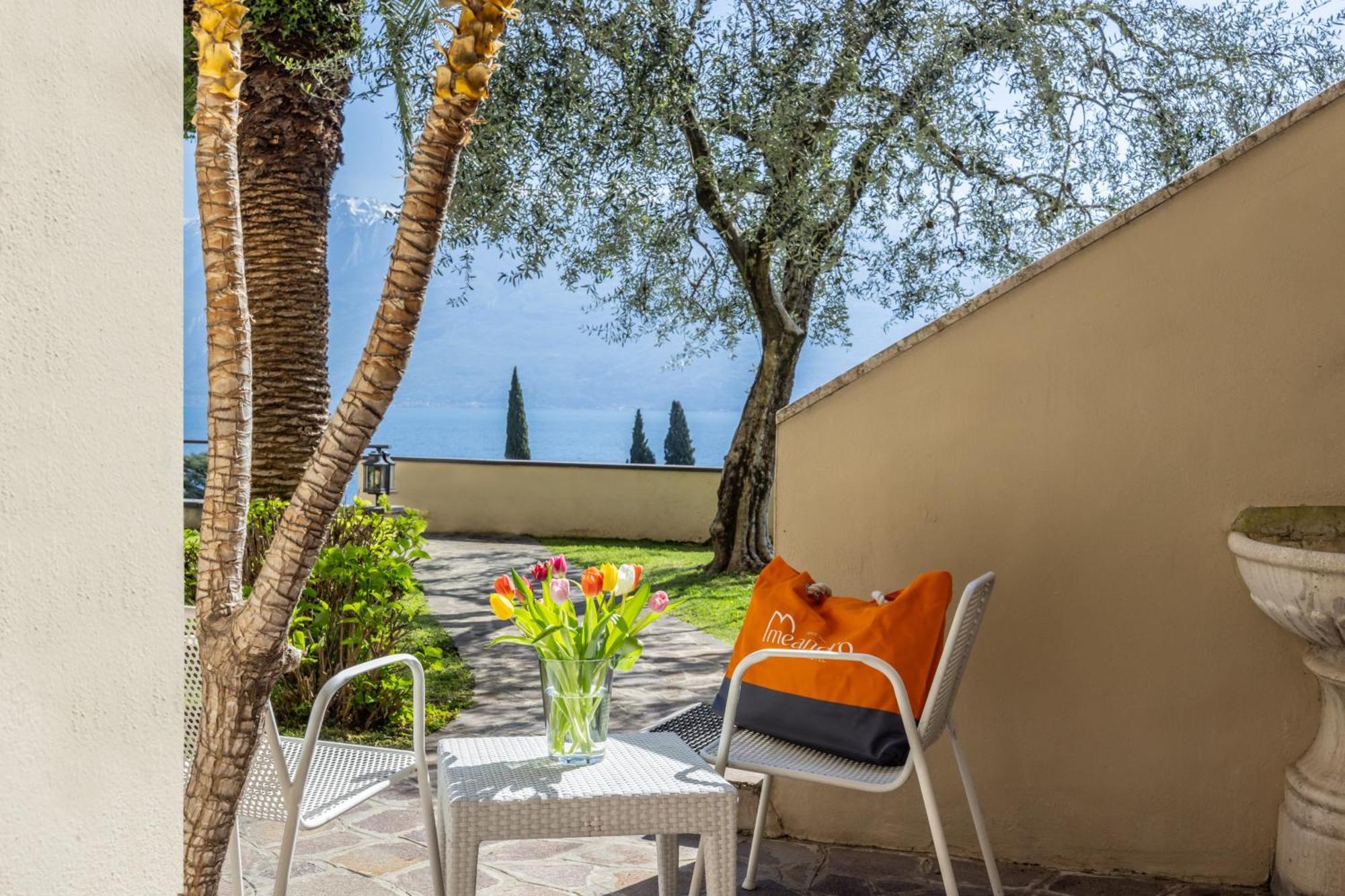 Hotel Meandro - Lake View Gargnano Bagian luar foto