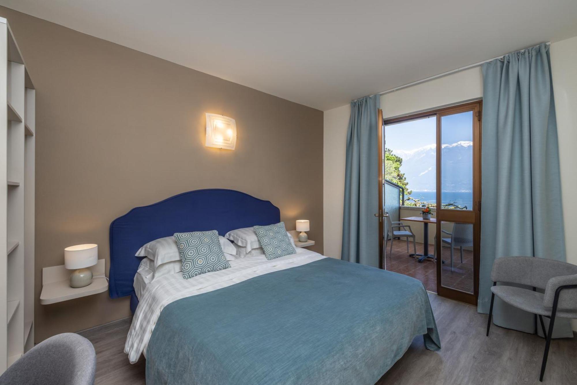 Hotel Meandro - Lake View Gargnano Bagian luar foto