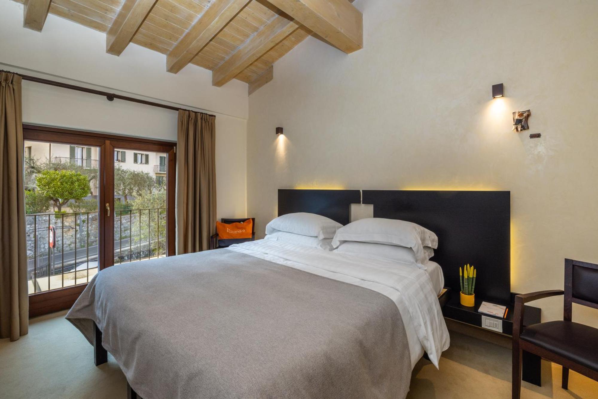 Hotel Meandro - Lake View Gargnano Ruang foto