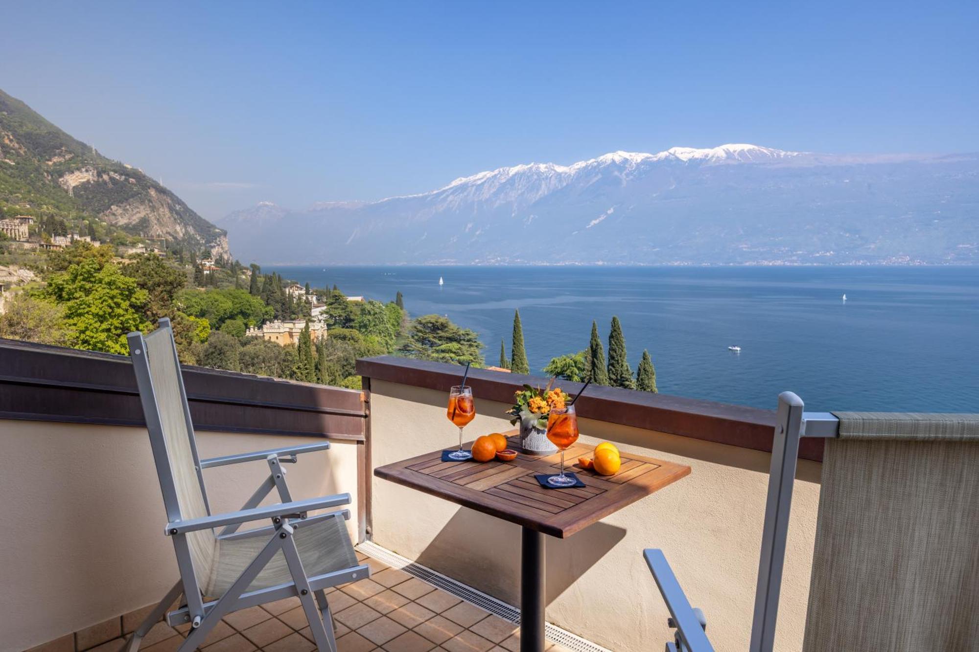 Hotel Meandro - Lake View Gargnano Bagian luar foto
