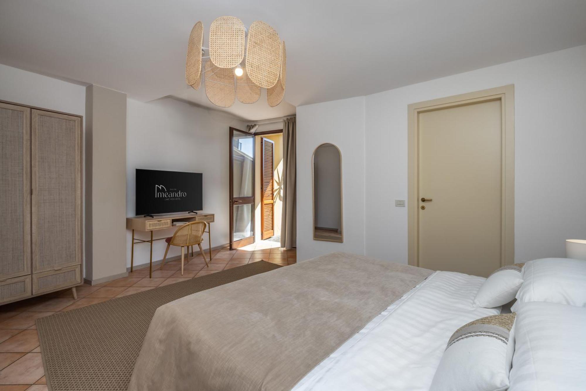 Hotel Meandro - Lake View Gargnano Ruang foto