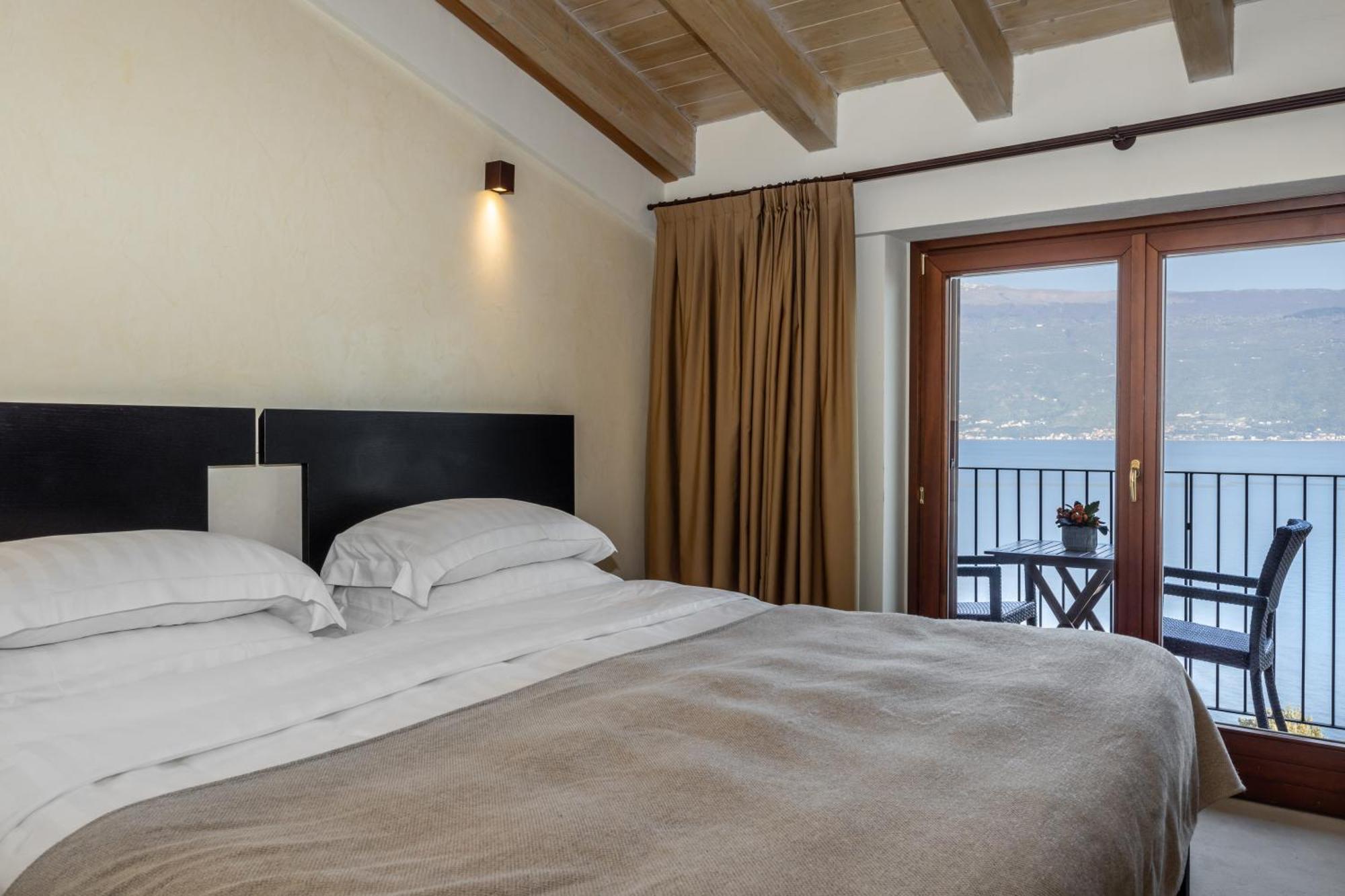Hotel Meandro - Lake View Gargnano Ruang foto