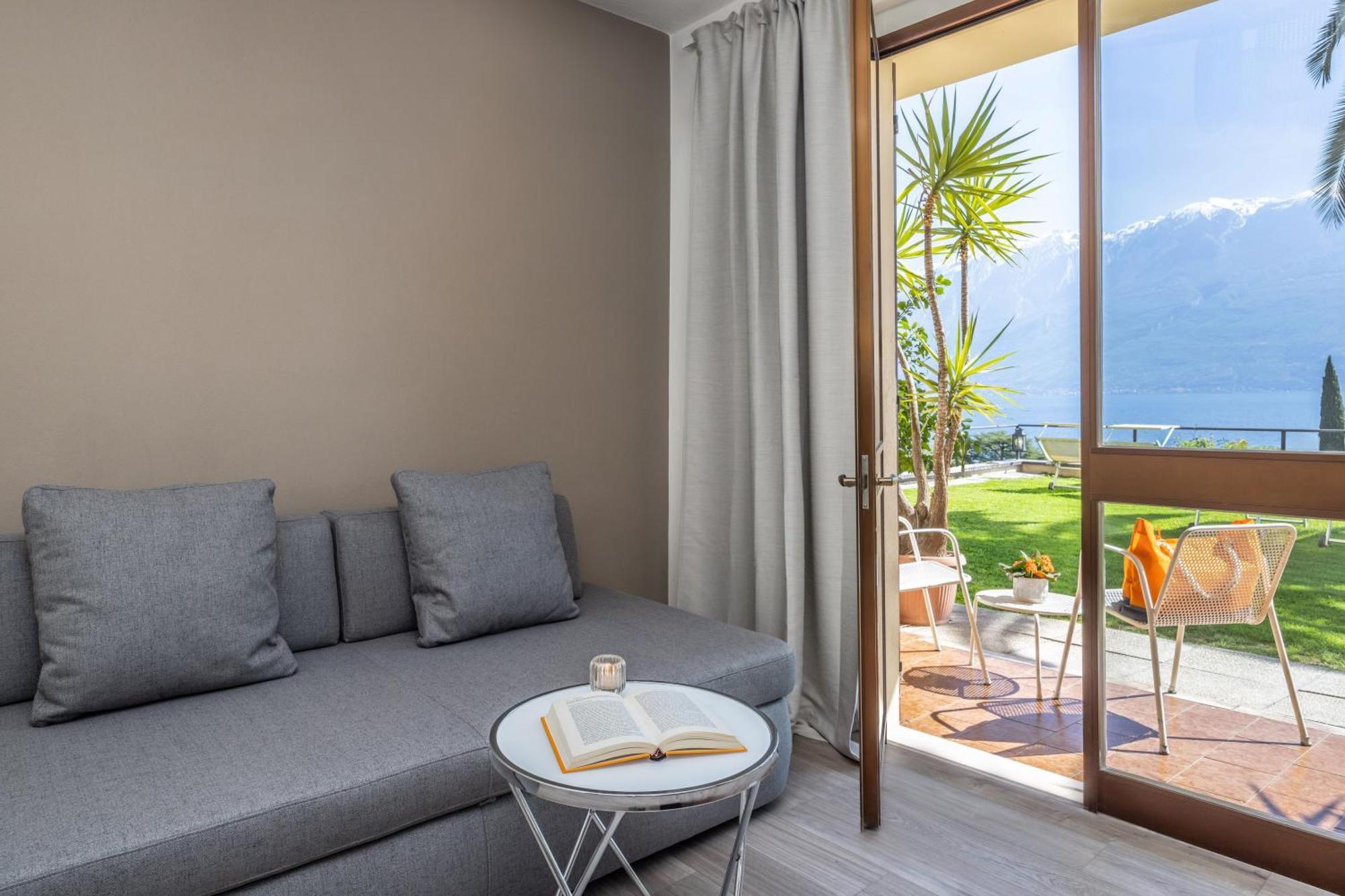 Hotel Meandro - Lake View Gargnano Bagian luar foto