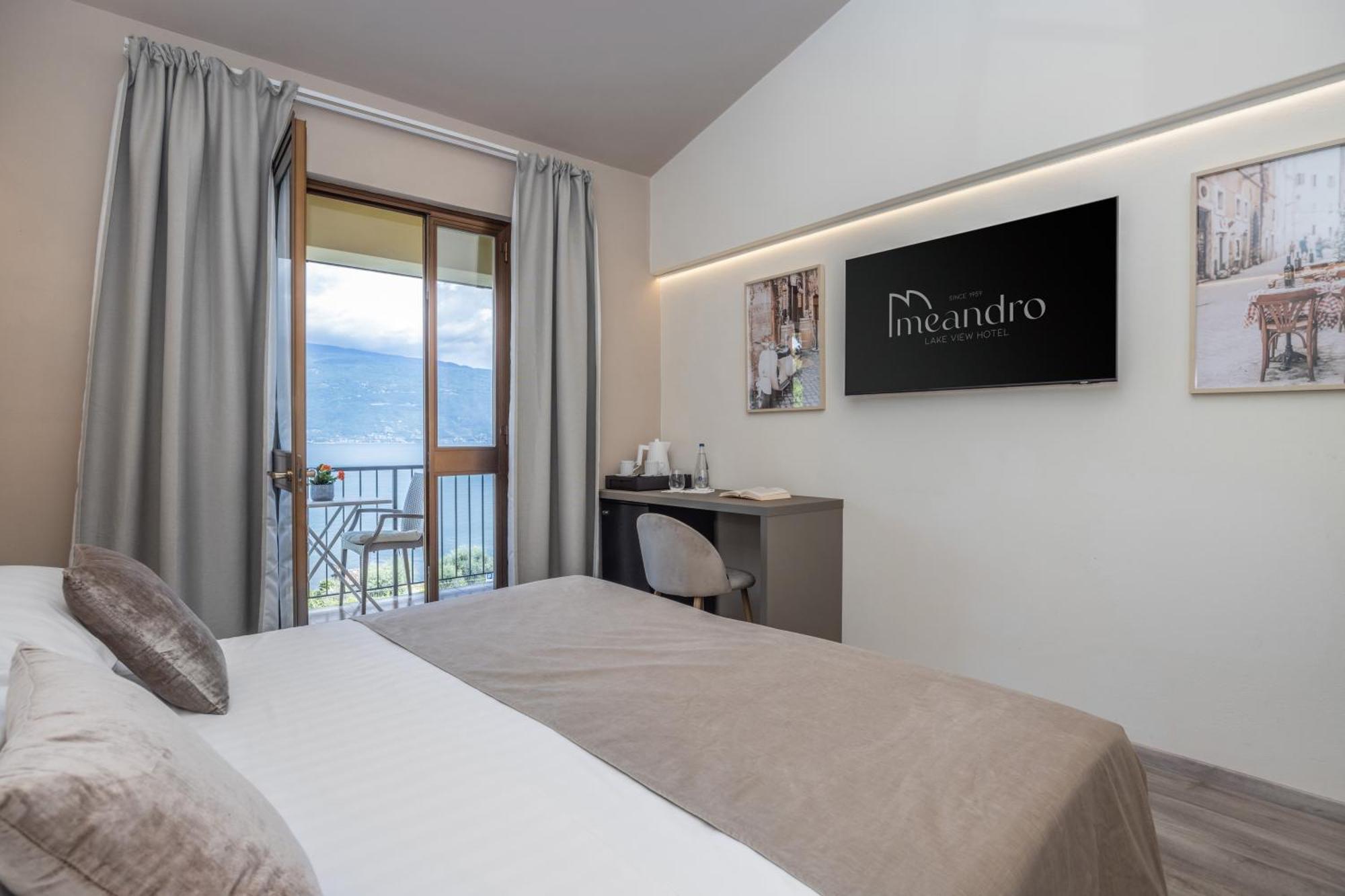 Hotel Meandro - Lake View Gargnano Ruang foto